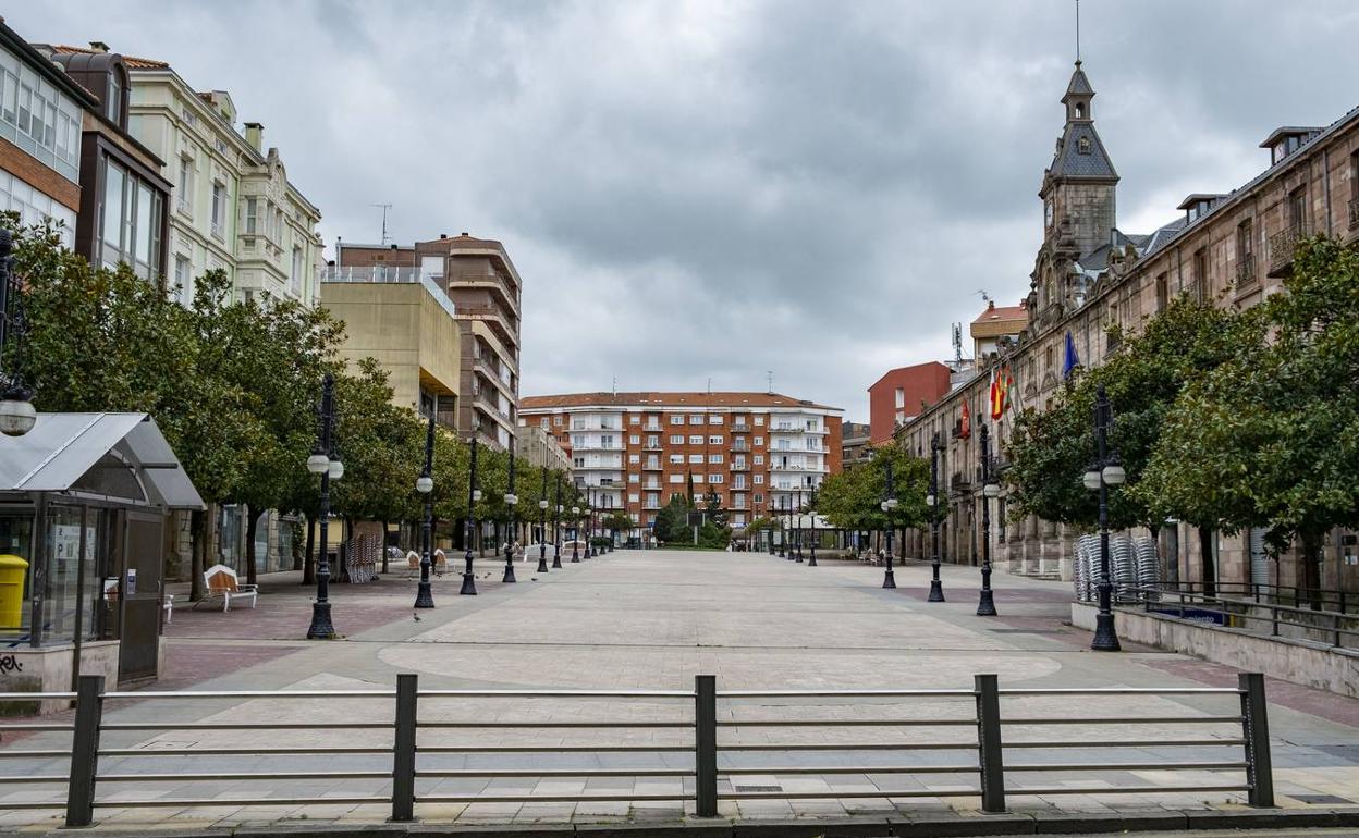 Torrelavega amanece desierta