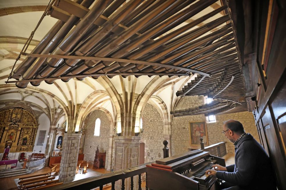 El órgano preside la iglesia de Terán de Cabuérniga. 