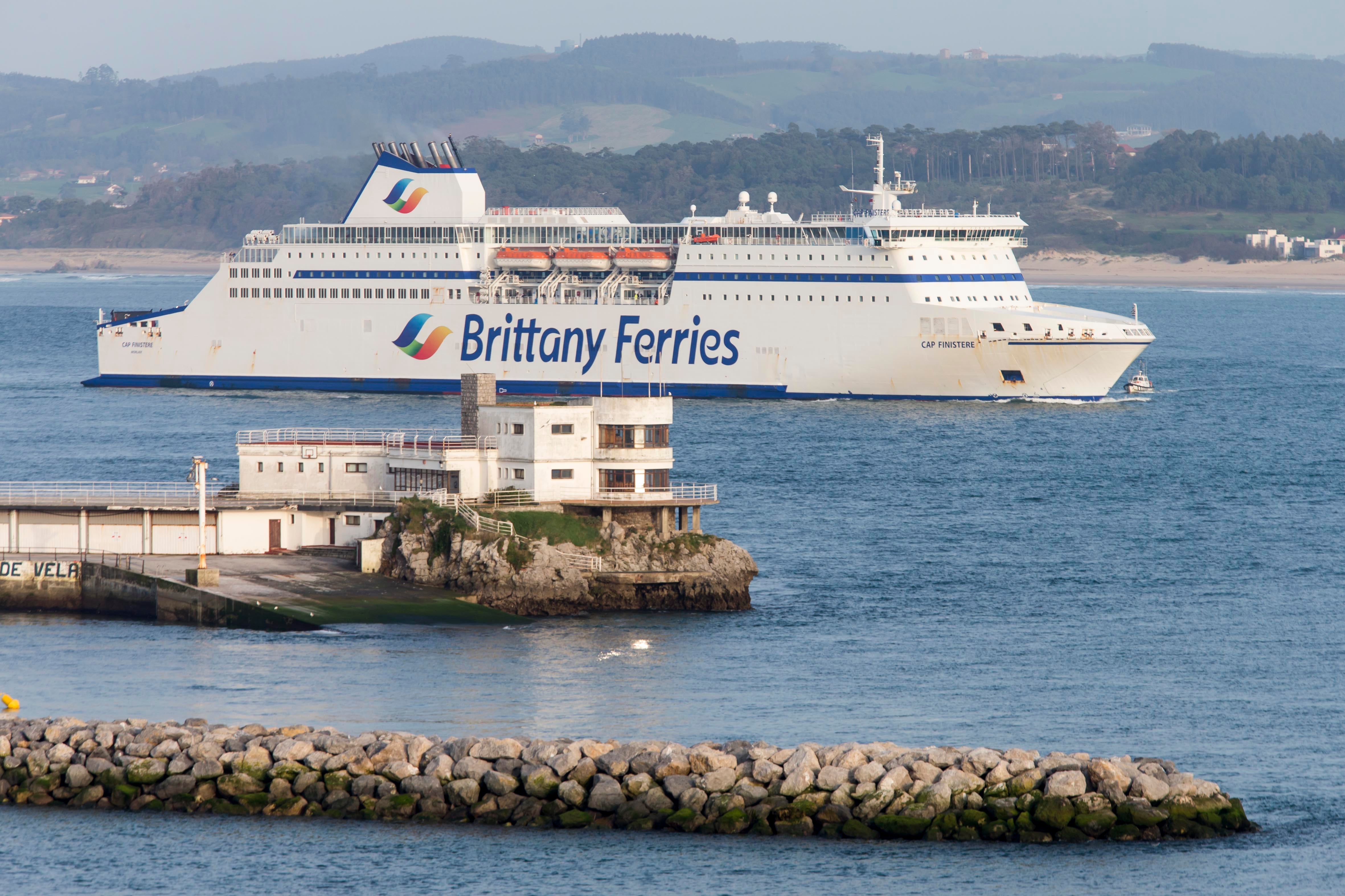 Fotos: La vuelta a casa de 194 pasajeros en el último Ferry mientras dure el estado de alarma