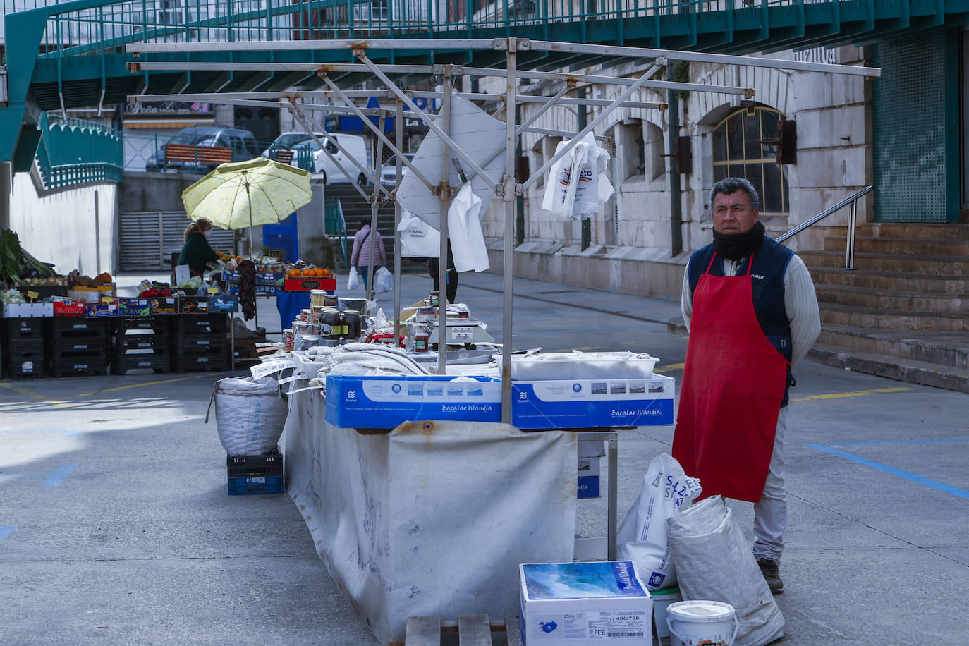 Fotos: Las insólitas imágenes del Mercado de la Esperanza un sábado de confinamiento