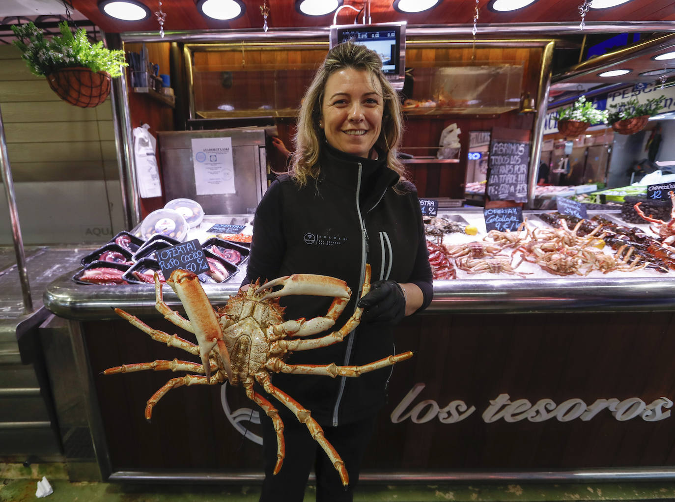 Fotos: Las insólitas imágenes del Mercado de la Esperanza un sábado de confinamiento