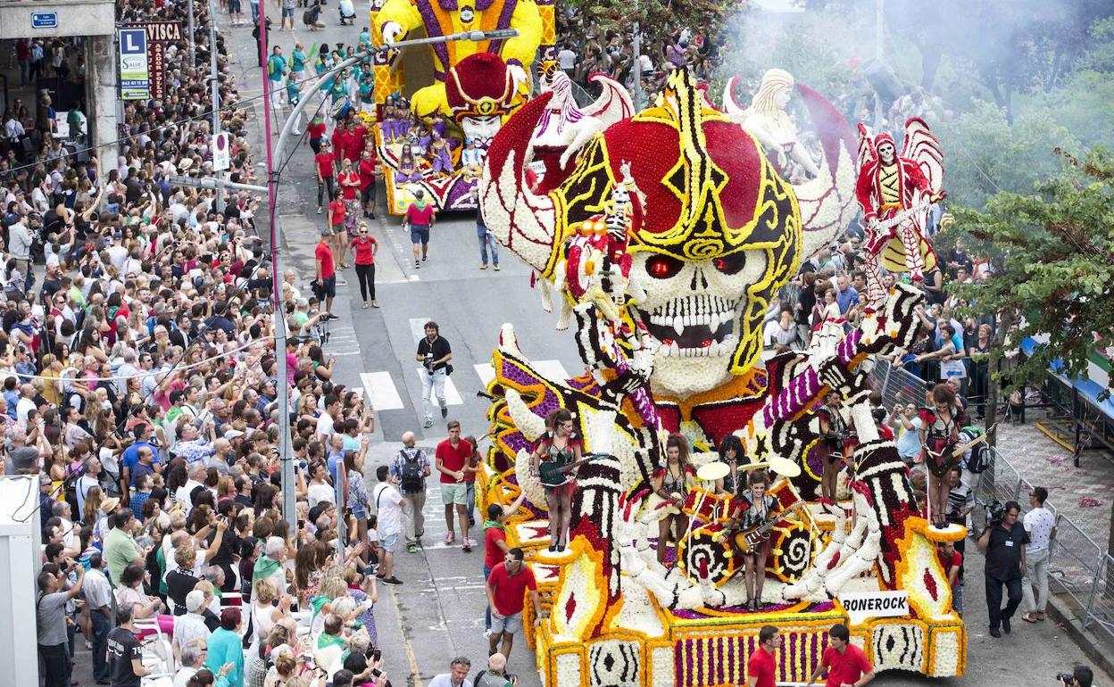 Convocado el concurso para el diseño de uno de los trofeos de la Batalla de Flores 2020