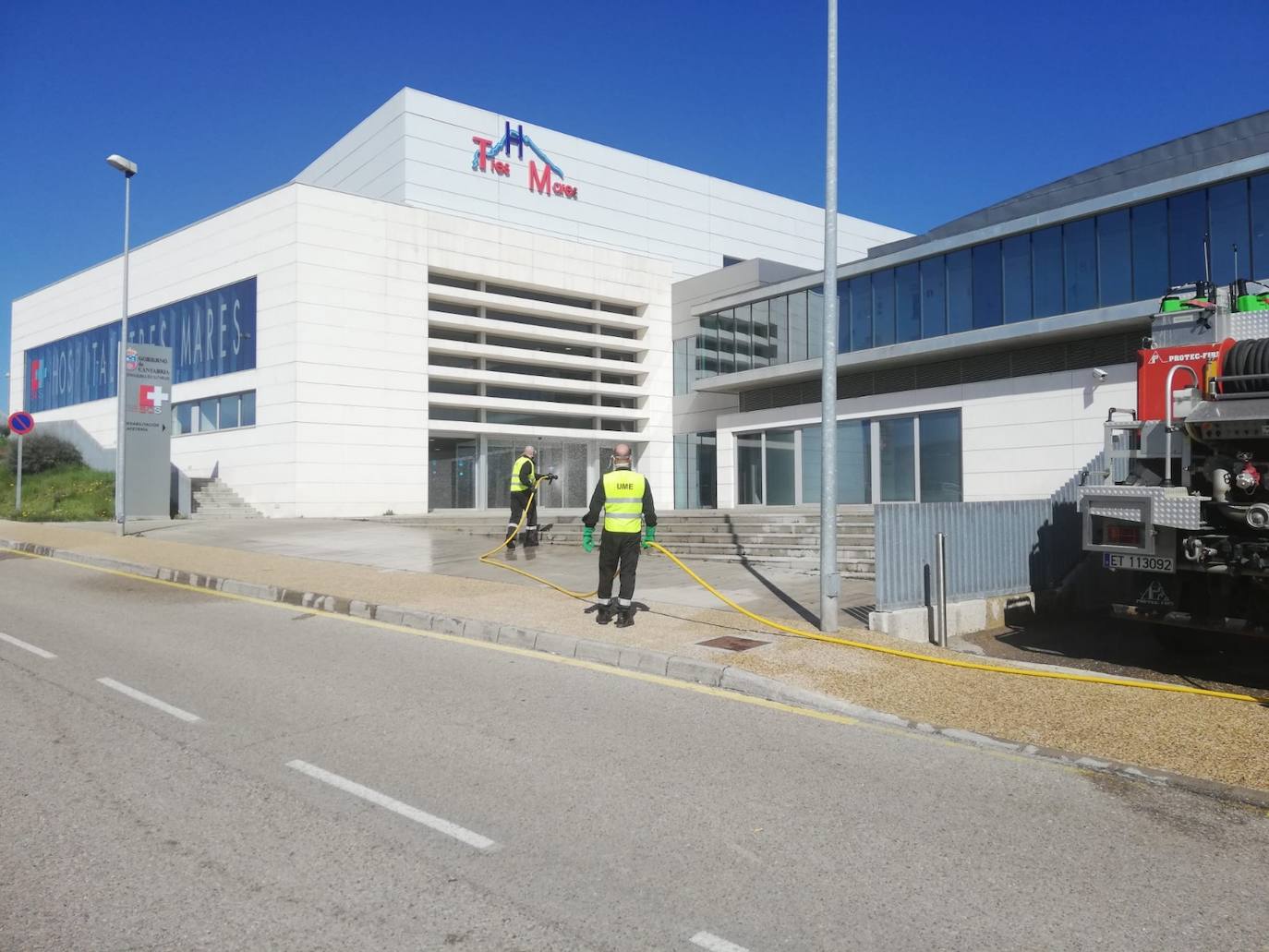 Casi un centenar de efectivos de la Unidad Militar de Emergencias de León está en la región, El equipo ha comenzado a trabajar en la zona de El Sardinero y en Valdecilla y centros de salud.