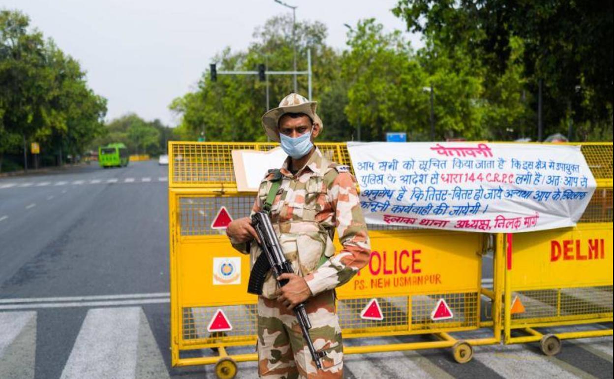 Control de carretera en Delhi.