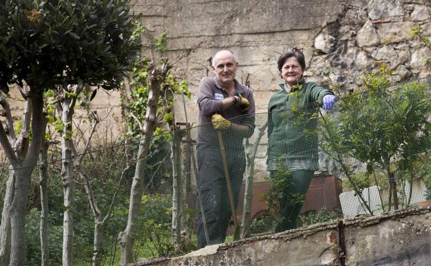 José Luis García y Ana Isabel Leal, en su finca del Río de la Pila.