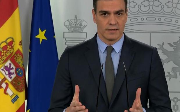 Sánchez se enmienda y paraliza ya durante 15 días toda la actividad «no esencial»