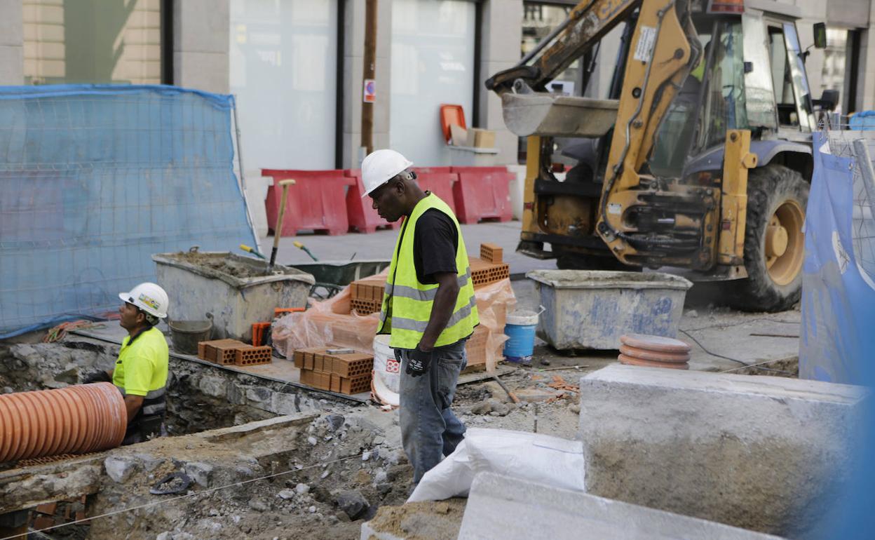 Obreros en una construcción en el centro de Madrid.