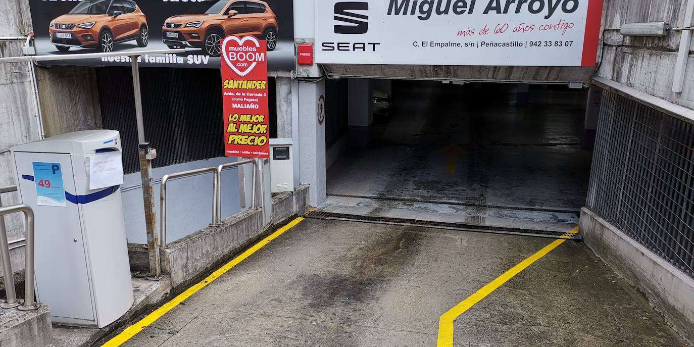 Reinosa amaneció nevando y en Liébana no se esperaban que la nevada fuera a ser tan copiosa como la registrada hoy. Hasta han visto nevar tímidamente en Torrelavega. En localidades costeras ha granizado en algunos momentos de la mañana y en toda la región está haciendo mucho frío. El mal tiempo se ha aliado con el endurecimiento de las medidas de confinamiento. Muy poca gente está saliendo a la calle este lunes. Las obras han parado y las fábricas han comenzado a preparar su completa paralización. La vida, ahora sí, continúa dentro de las casas en esta tercera semana del estado de alarma.