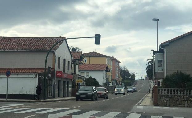 Entrada de vehículos en Suances en un momento de este domingo, día 29, captada por un miembro de Ciudadanos.