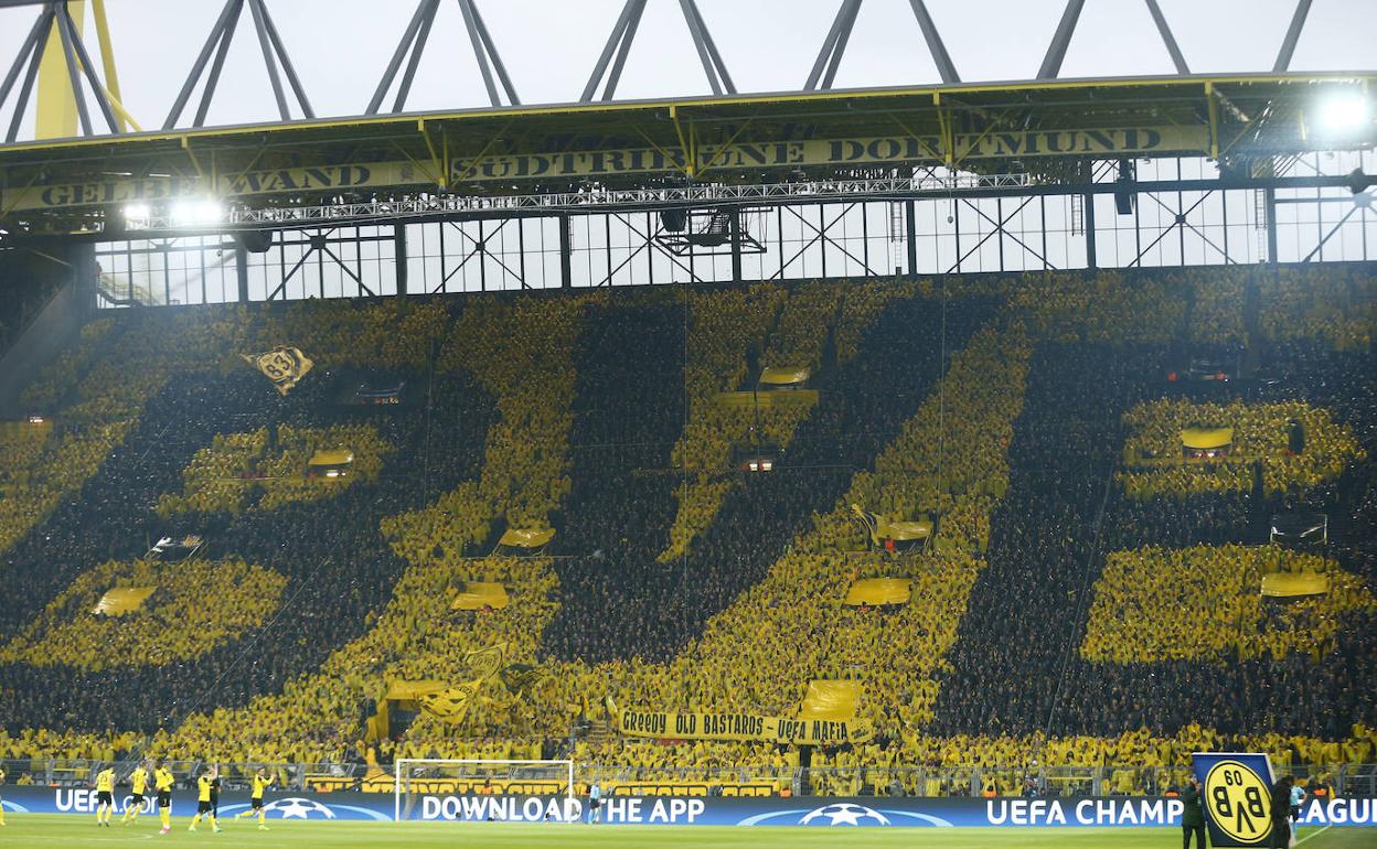 Vista de las gradas del Signal Iduna Park. 