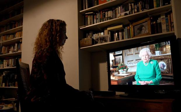 La reina Isabel II se dirige a los británicos.