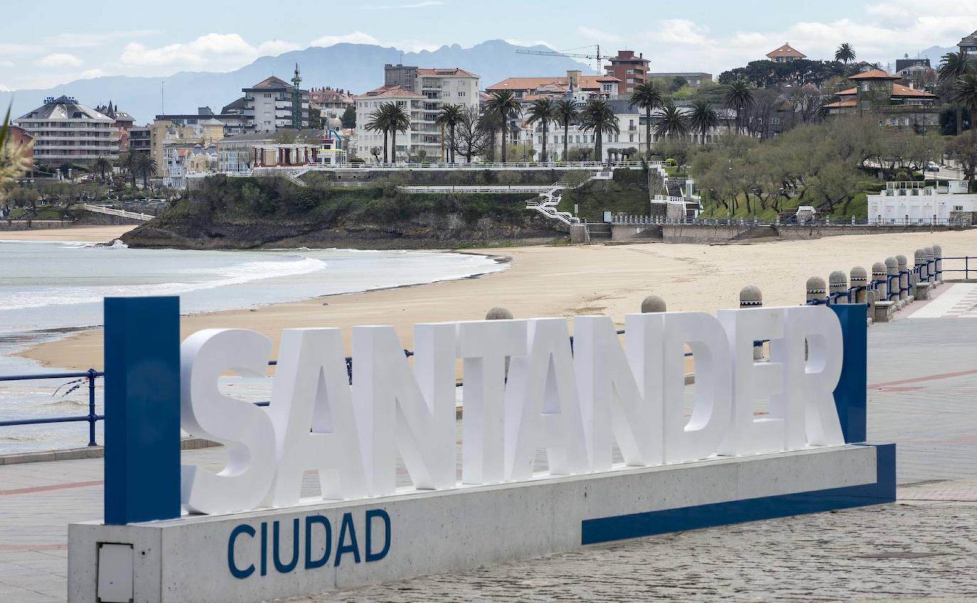 El Sardinero, completamente vacío estos días. 