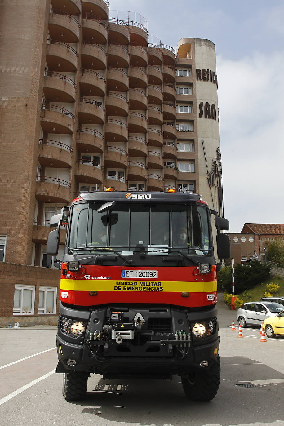 La Unidad Militar de Emergencias (UME) ha regresado a Cantabria este martes para desinfectar los espacios interiores de residencias de ancianos y centros sociales, entre los que se encontraba la residencia La Paz de Torrelavega 