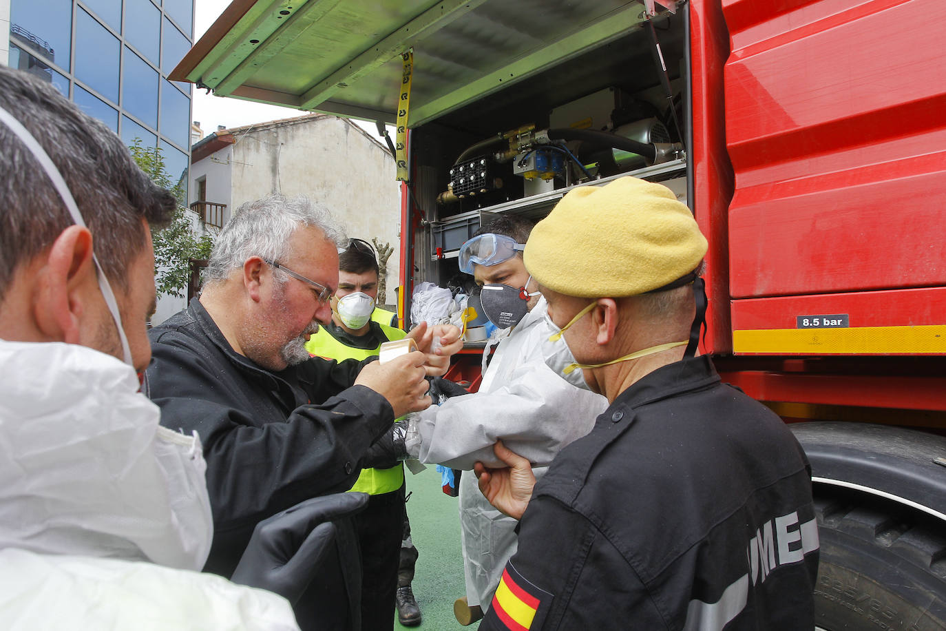 La Unidad Militar de Emergencias (UME) ha regresado a Cantabria este martes para desinfectar los espacios interiores de residencias de ancianos y centros sociales, entre los que se encontraba la residencia La Paz de Torrelavega 