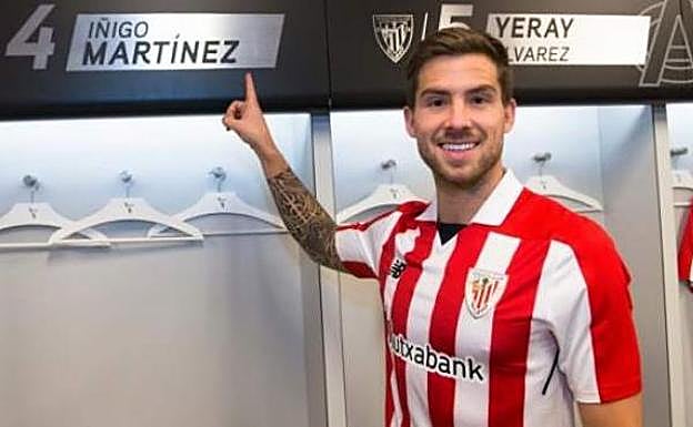 Iñigo Martínez, en el vestuario del Athletic. 