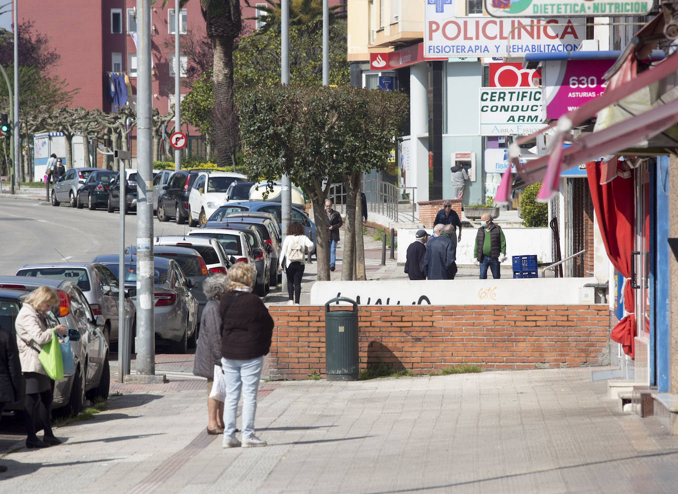 Las calles de General Dávila se llenaron ayer de vecinos para realizar sus compras tras dos jornadas festivas con las tiendas cerradas