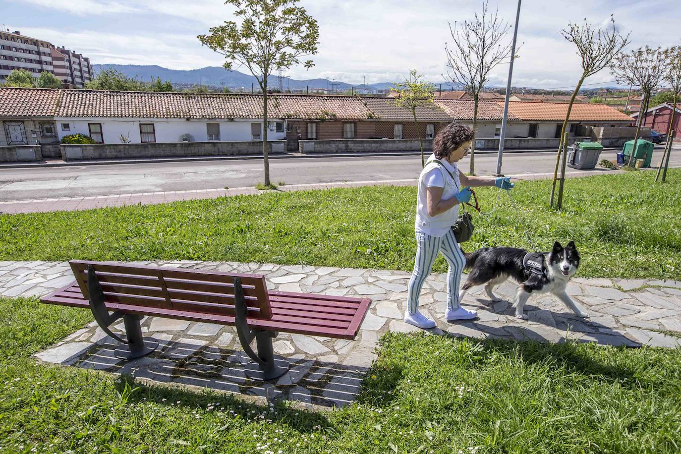 Este barrio siempre se ha caracterizado por su quietud. Estos días, apenas se ve gente andando por sus calles