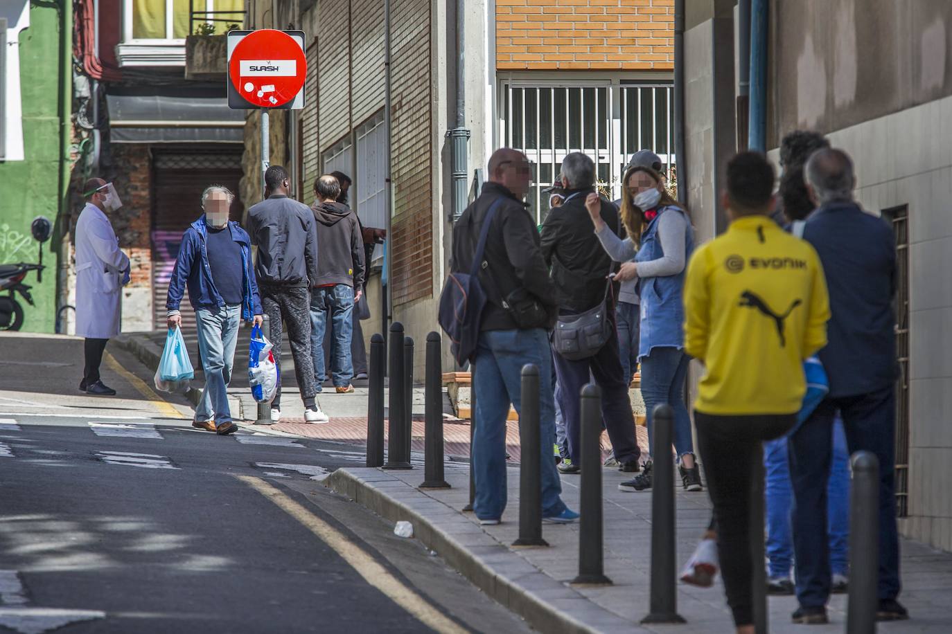 El coronavirus hace crecer el número de personas que acuden a la entidad, que ahora atiende a una media de 170 personas diarias