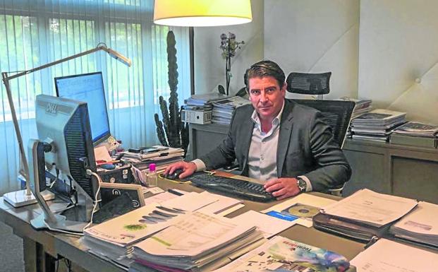 Luis García del Río ha seguido acudiendo a su despacho, mientras la plantilla teletrabaja. DM