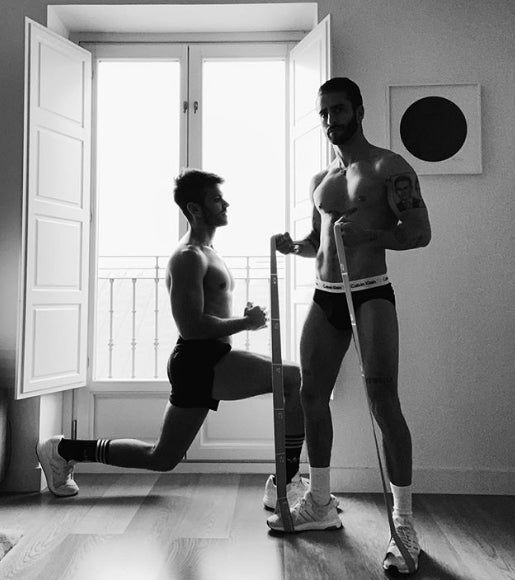 Pelayo Díaz y su marido durante un entrenamiento.