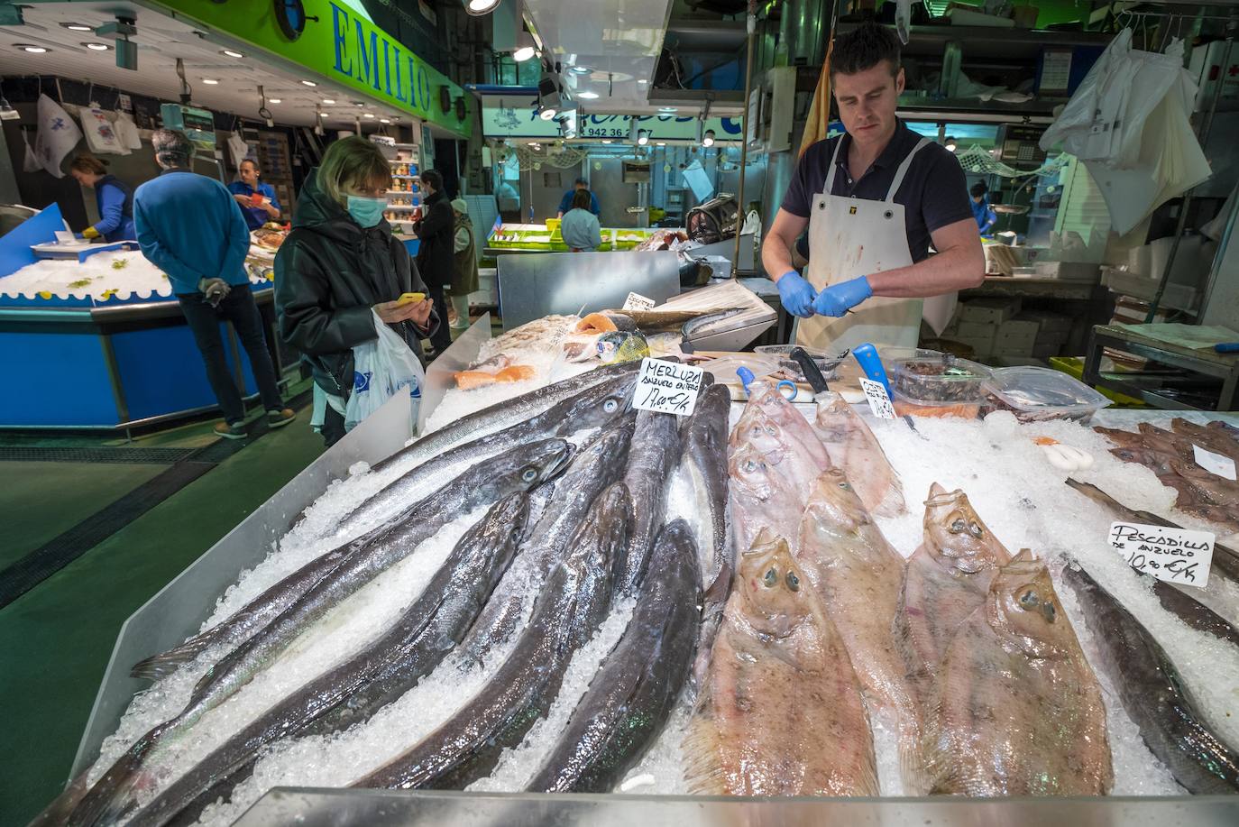 La campaña arranca con piezas medianas a un precio por debajo del habitual, a partir de 5 euros debido a una demanda menor. La venta en lonja se llegó a pagarse por debajo del euro