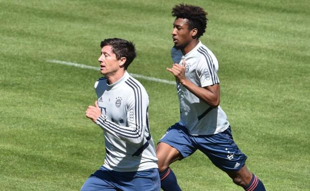 Robert Lewandowski y Kingsley Coman, en una sesión de entrenamiento del Bayern. 