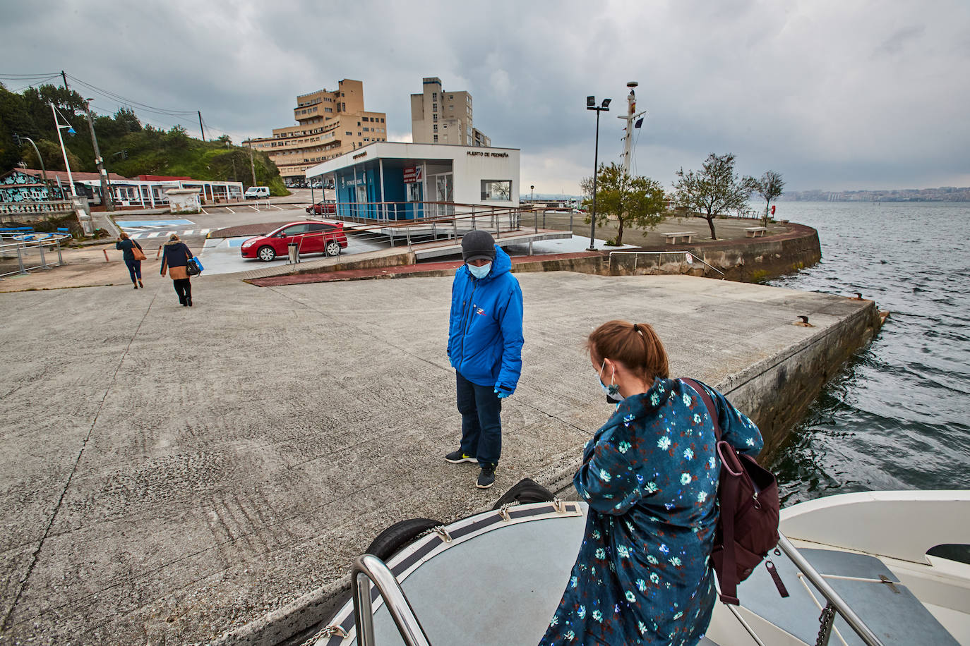 Fotos: Las pedreñeras siguen cruzando la bahía