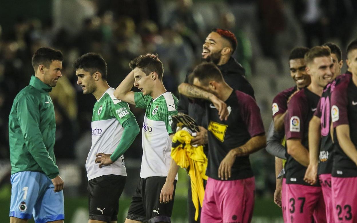 Iván Crespo, Olaortua y Guillermo tras el partido frente al Sporting.