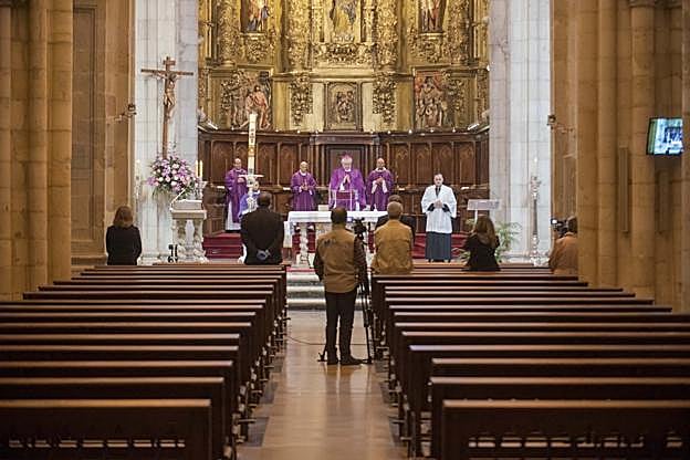 La misa funeral se celebró en la catedral de Santander. 