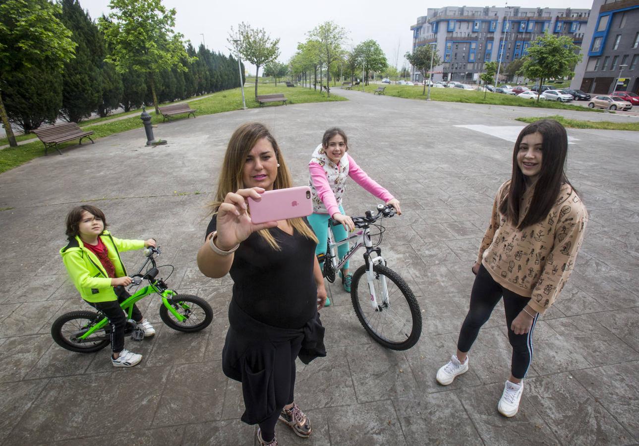 Fotos: Los niños de Cantabria pisan la calle