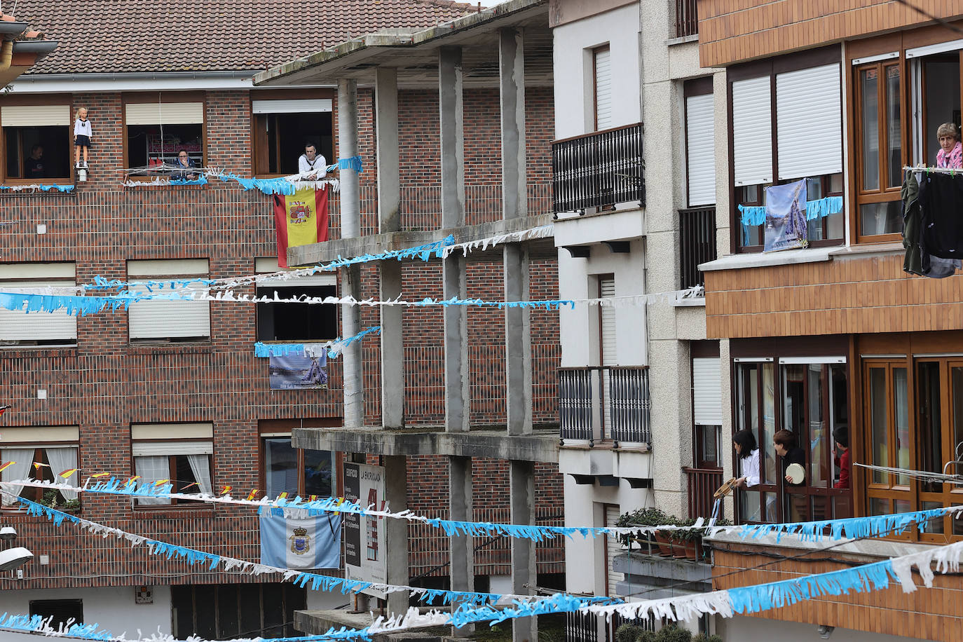 Fotos: San Vicente de la Barquera vive La Folía desde el confinamiento