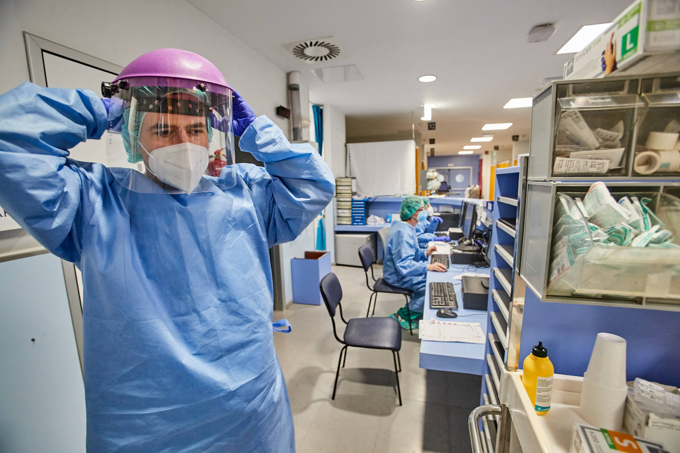 Fotos: Así han trabajado los profesionales sanitarios de Valdecilla contra el coronavirus