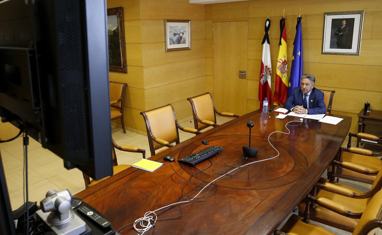 Revilla espera que Cantabria pueda incluirse en algunas de las medidas de la Fase 0