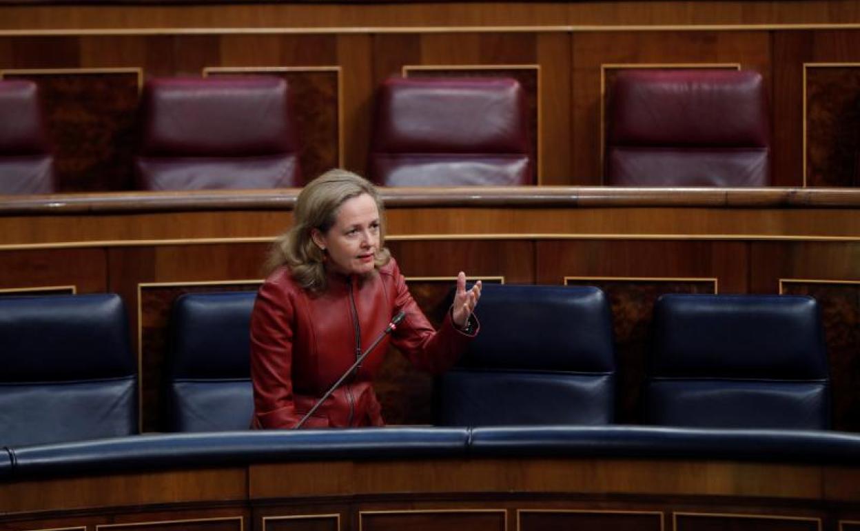 Nadia Calviño, ministra de Economía, durante la sesión de control al Gobierno en el Congreso.