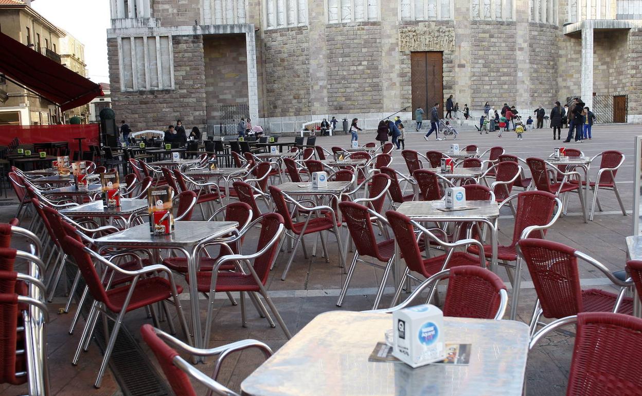 Torrelavega autorizará la ampliación «temporal» de las terrazas para facilitar el límite de aforo