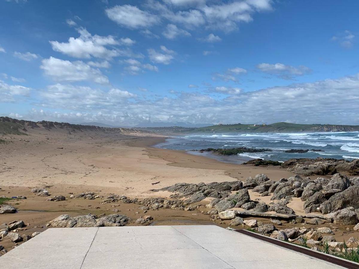 La costa de Cantabria está este jueves en alerta amarilla por fenómenos costeros adversos, según la previsión de la Agencia Estatal de Meteorología (Aemet). El aviso por oleaje permanecerá activo desde el mediodía hasta la medianoche, tramo en el que se prevé en el litoral cántabro mar combinada del noroeste de 4 metros.