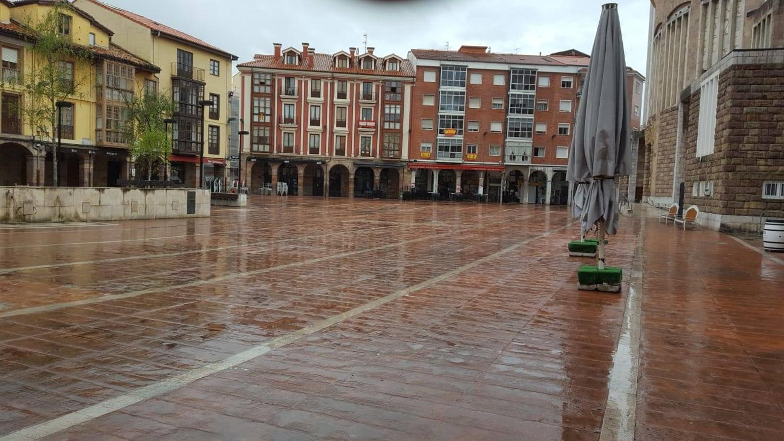 Imágenes de Santander, Torrelavega, Comillas y Santillana del Mar en un 1 de mayo sin manifestaciones ni turistas.