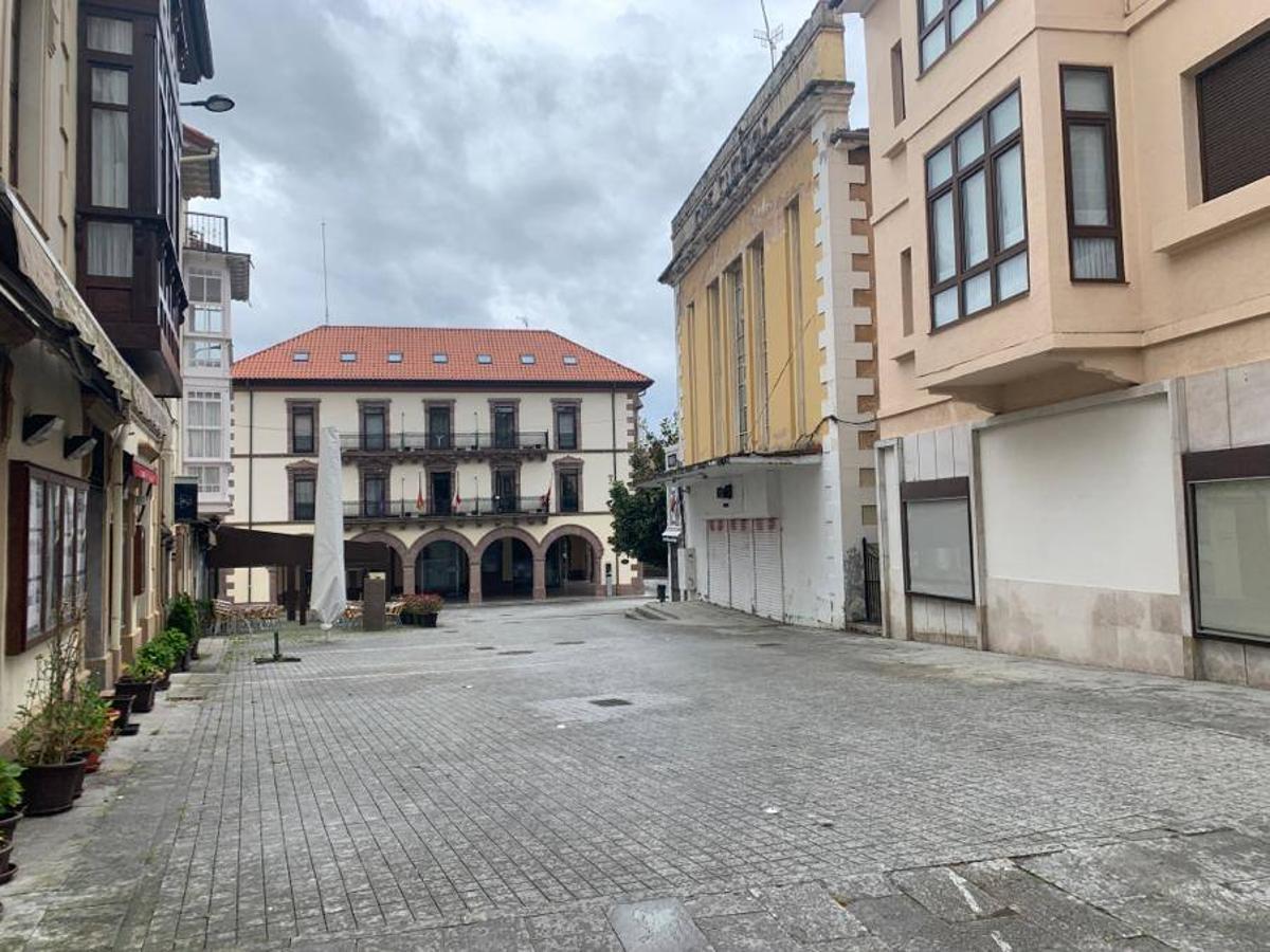 Imágenes de Santander, Torrelavega, Comillas y Santillana del Mar en un 1 de mayo sin manifestaciones ni turistas.