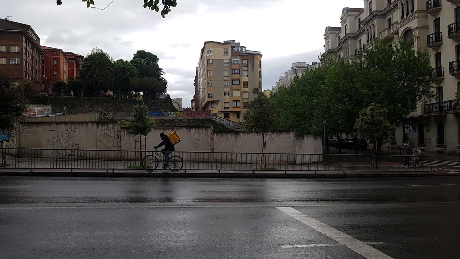 Imágenes de Santander, Torrelavega, Comillas y Santillana del Mar en un 1 de mayo sin manifestaciones ni turistas.