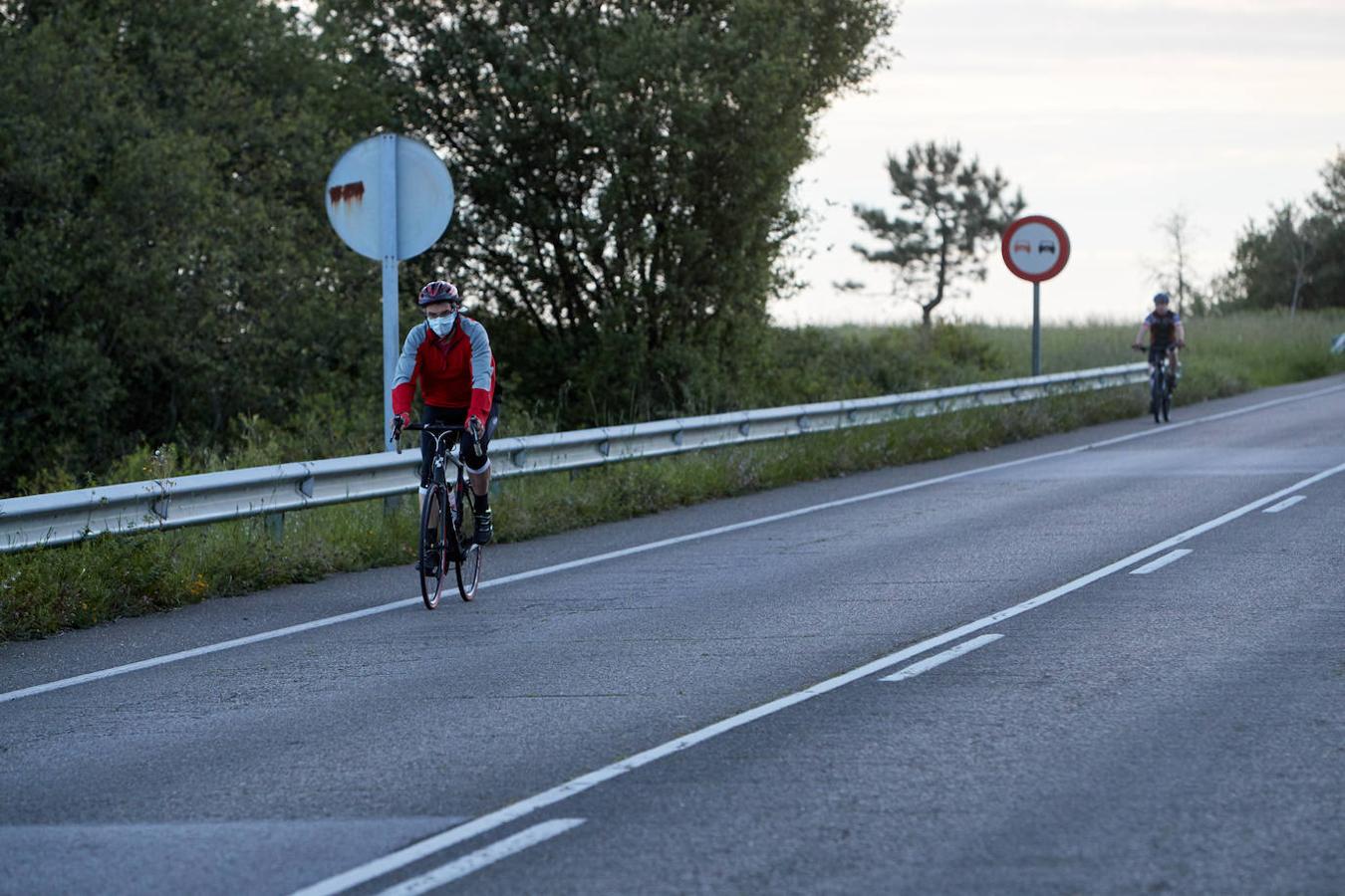 Fotos: Unas horas para recuperar el deporte en Liencres y Torrelavega