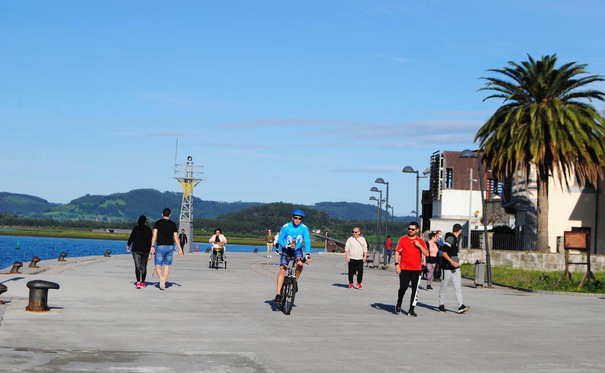 El kilómetro del Pasaje de Santoña, lugar de los primeros paseos