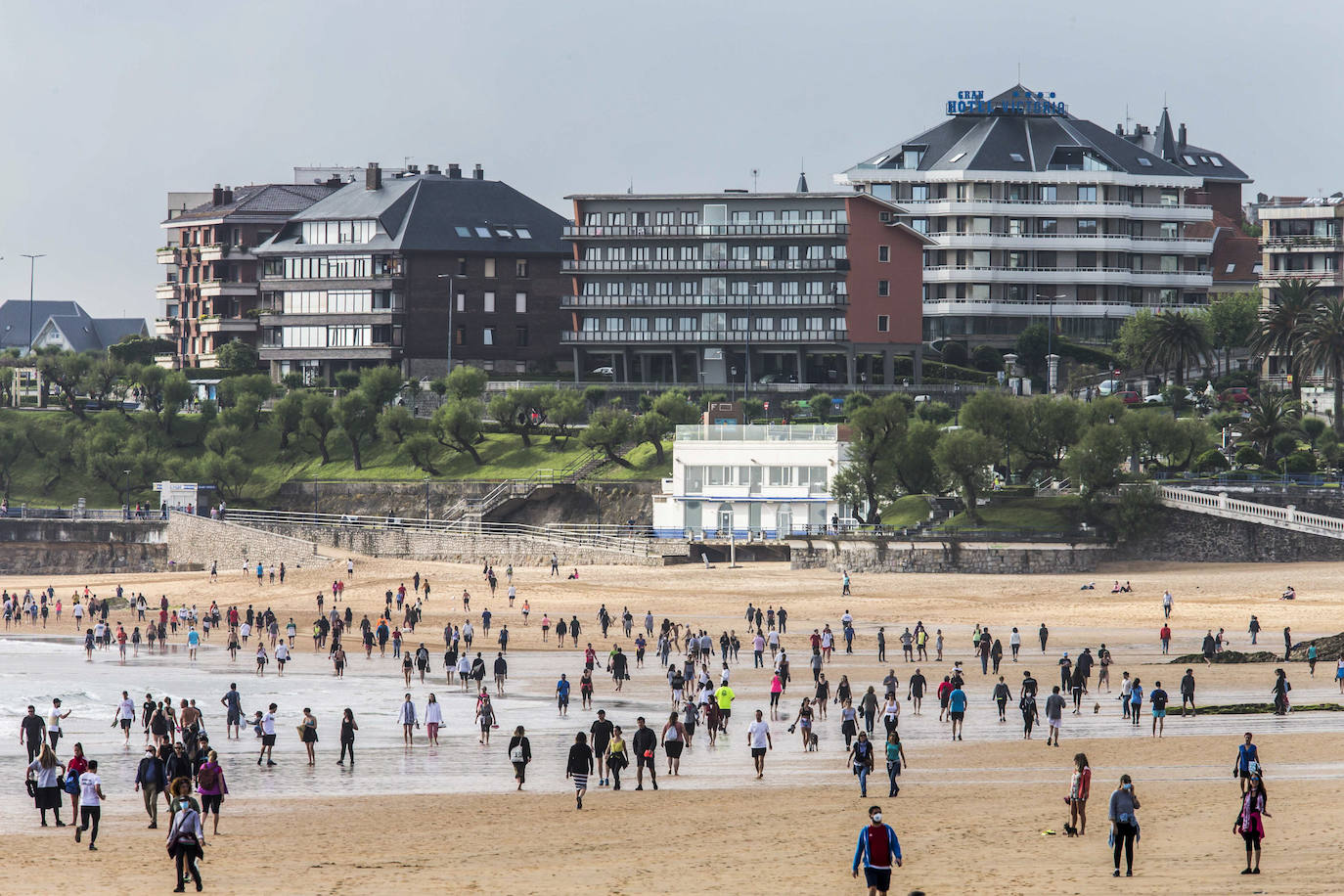 Fotos: Los santanderinos aprovechan el día de playa