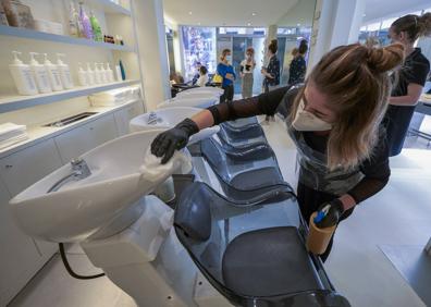 Imagen secundaria 1 - «Verte bien en el espejo te mantiene con ánimo»