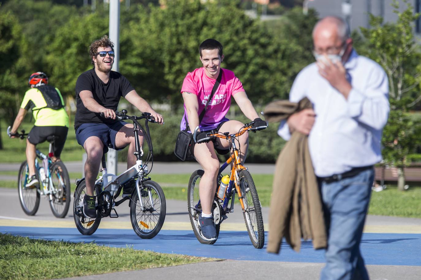 Fotos: De paseo y haciendo deporte este soleado miércoles, aún en estado de alarma