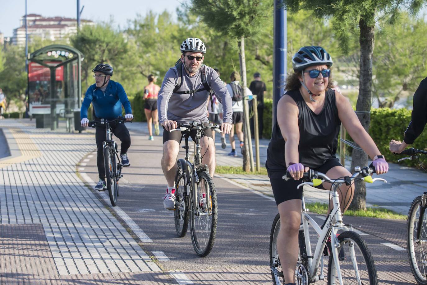 Fotos: De paseo y haciendo deporte este soleado miércoles, aún en estado de alarma