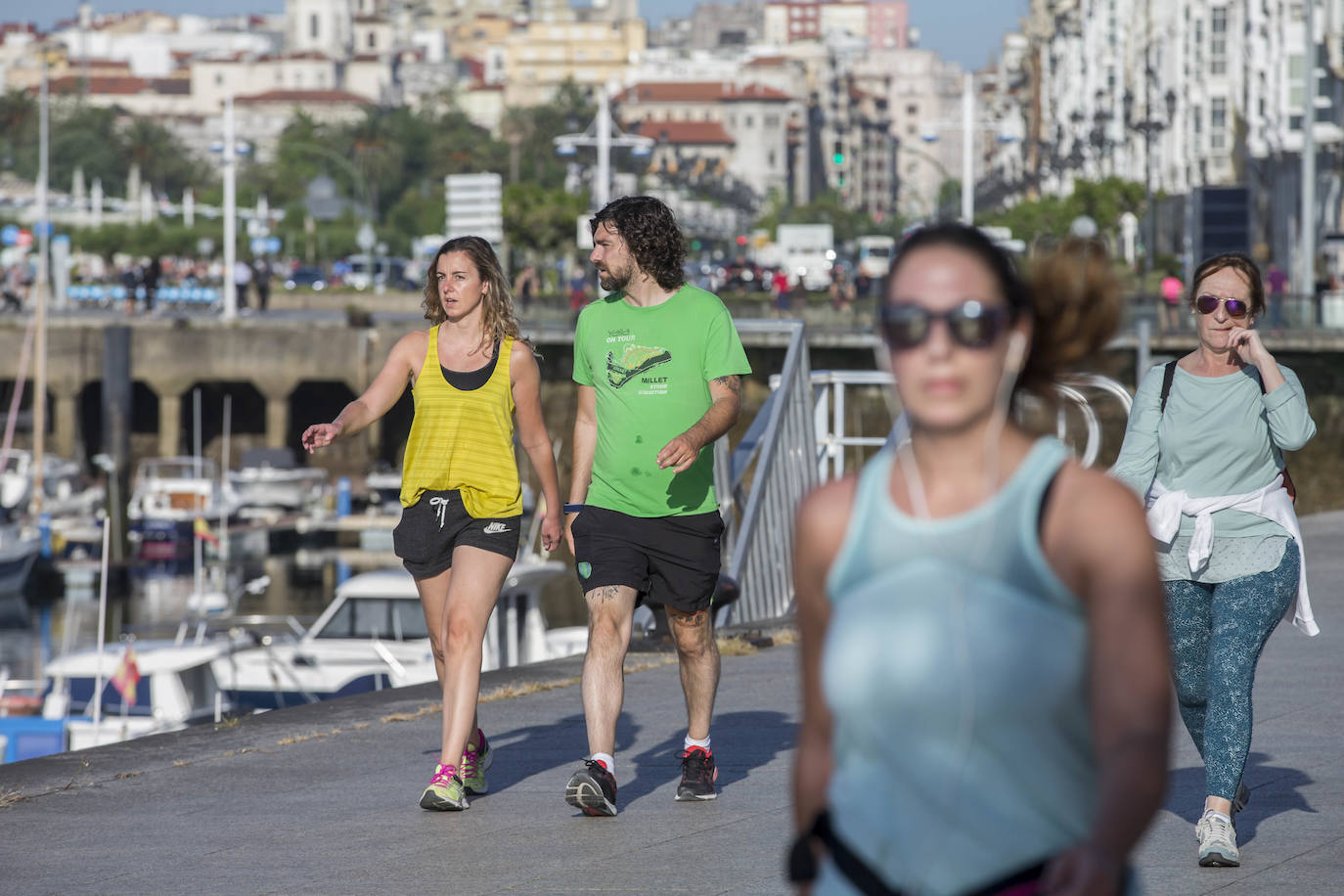 Fotos: De paseo y haciendo deporte este soleado miércoles, aún en estado de alarma