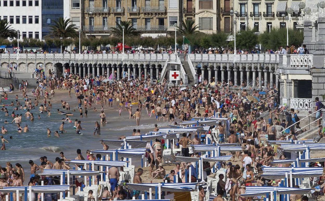 Playa de La Concha, en San Sebastián, el verano pasado.