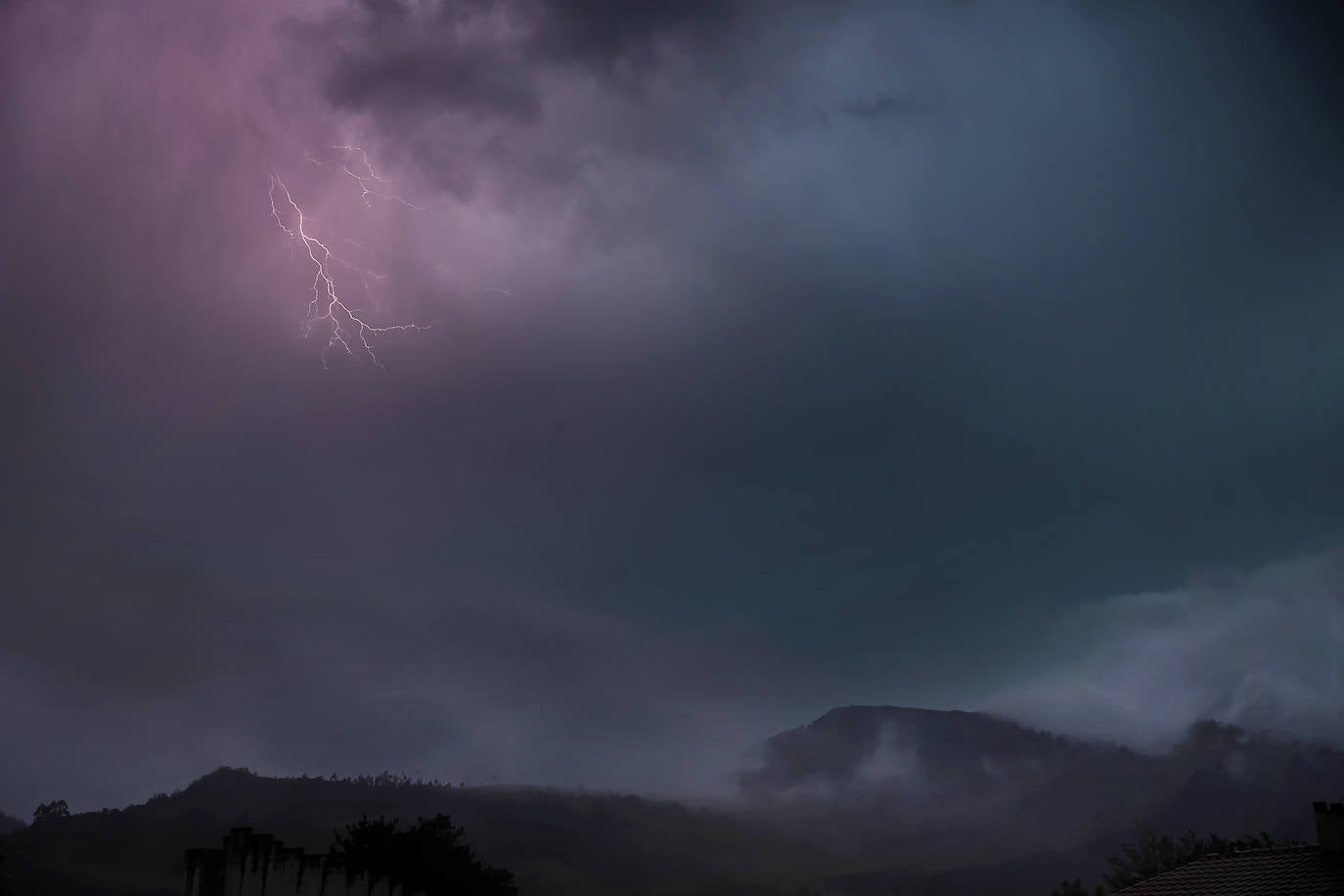 Fotos: Noche de tormenta en Cabezón