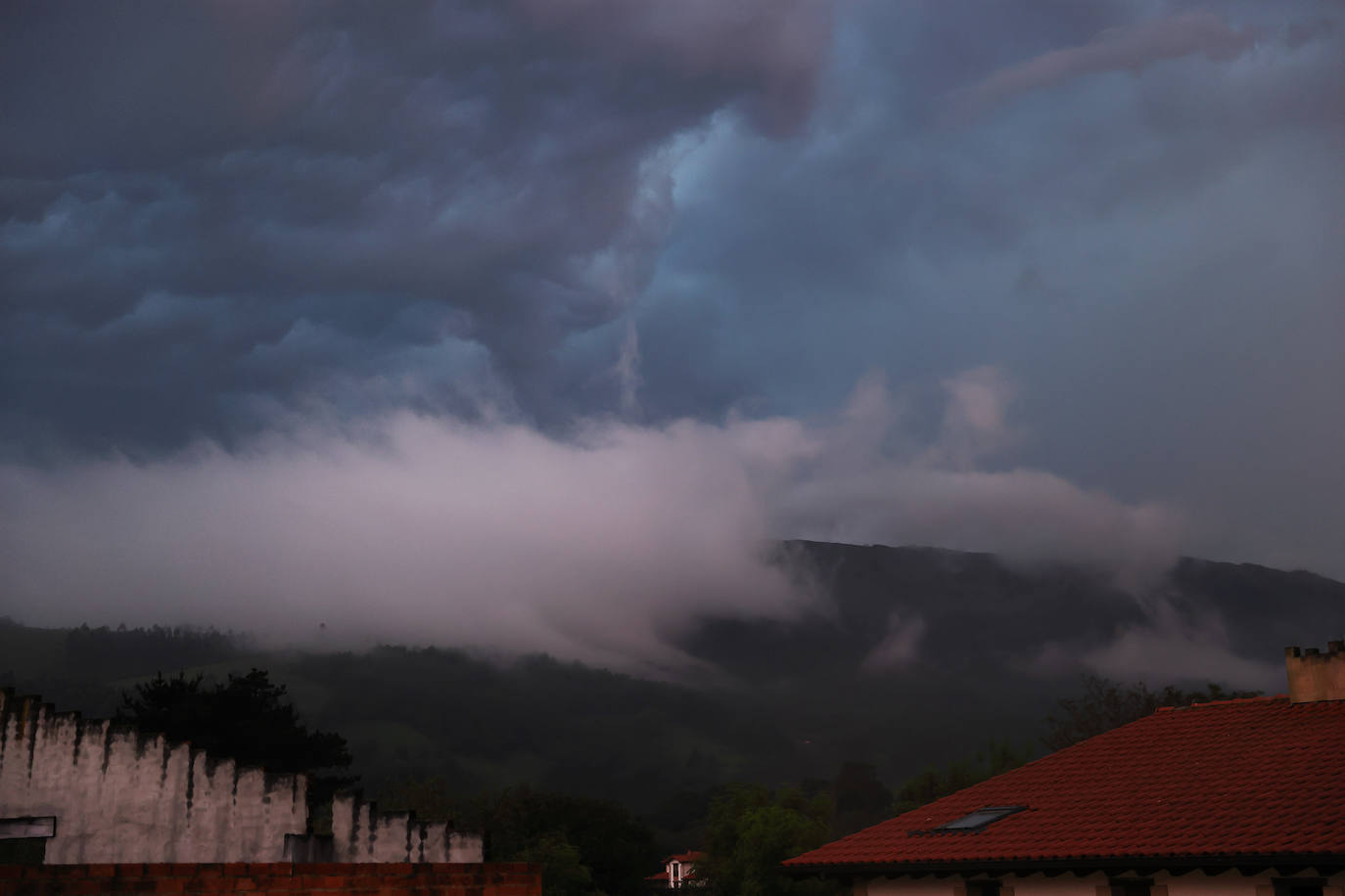 Fotos: Noche de tormenta en Cabezón