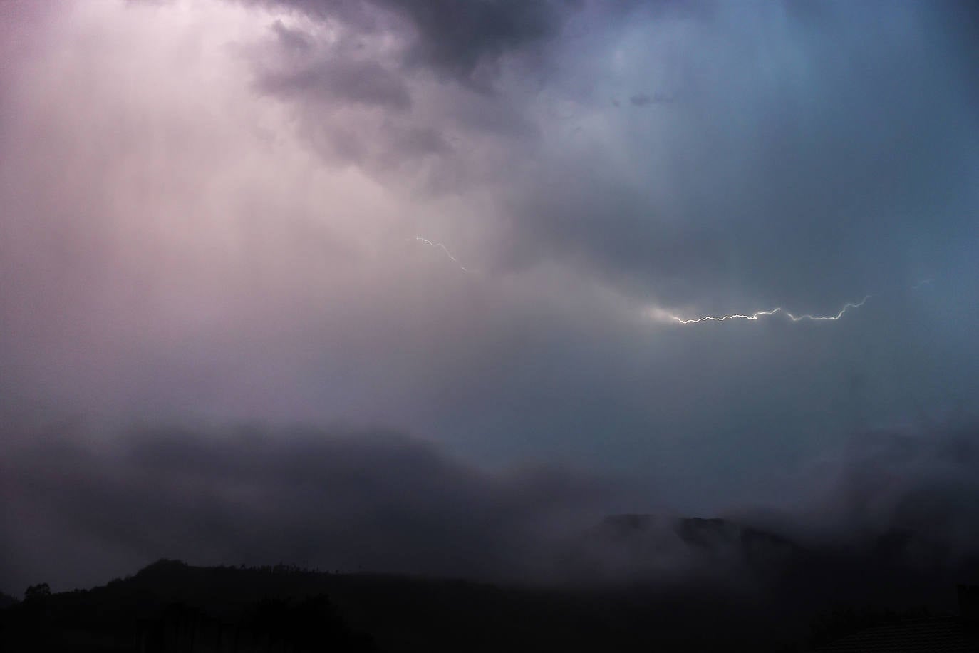 Fotos: Noche de tormenta en Cabezón